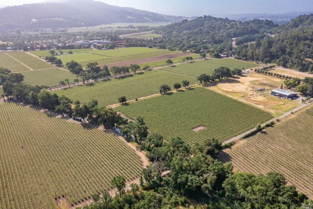 31420 Highway 128 Cloverdale, CA 95425