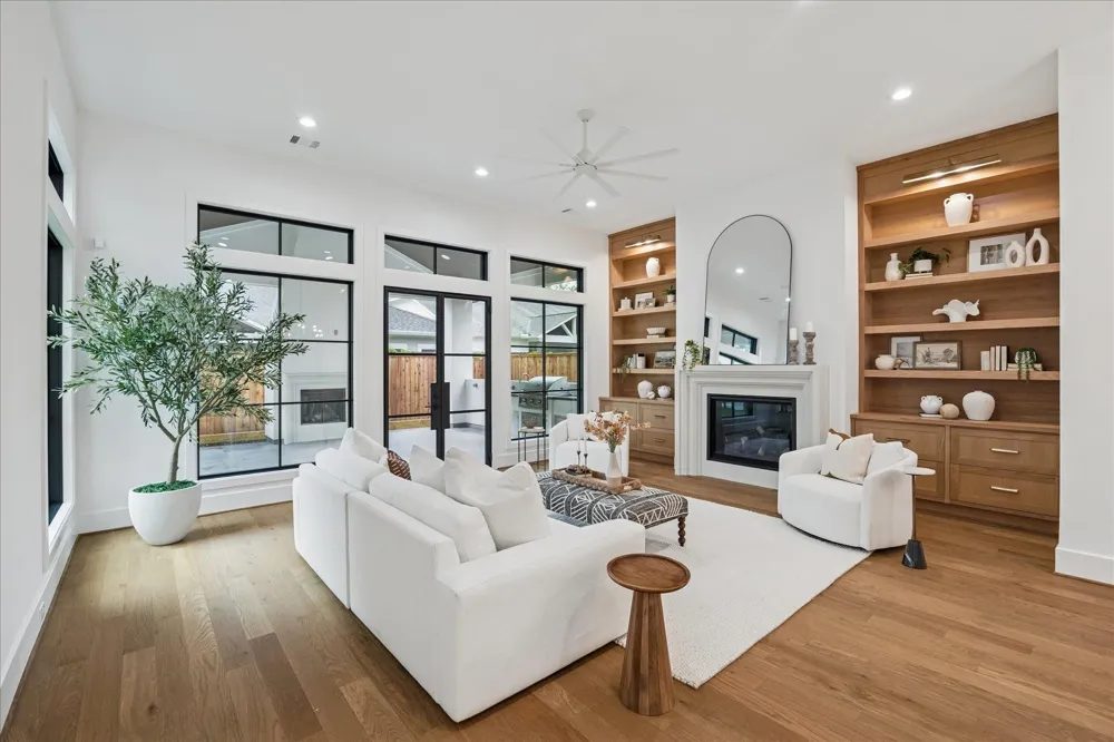 867 W 42nd Street Houston, TX 77018