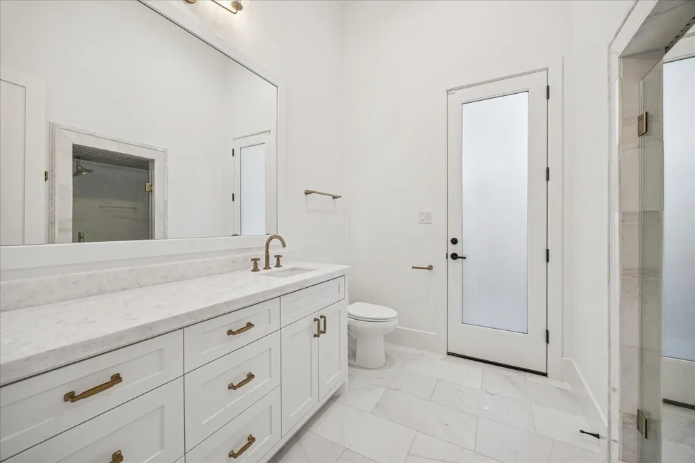 867 W 42nd Street Houston, TX 77018