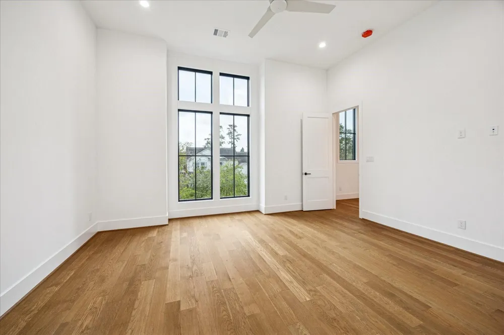 867 W 42nd Street Houston, TX 77018