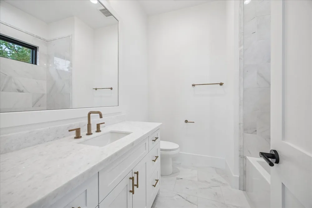 867 W 42nd Street Houston, TX 77018