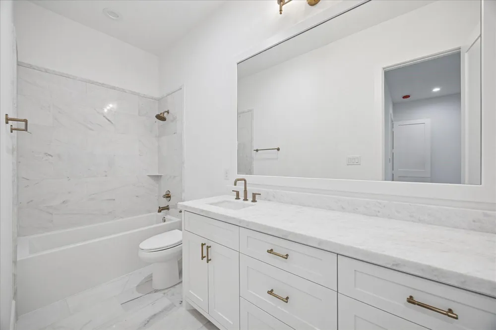 867 W 42nd Street Houston, TX 77018