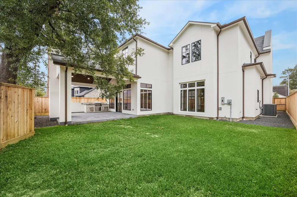 867 W 42nd Street Houston, TX 77018