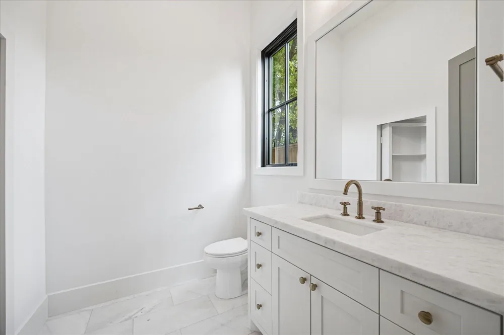 867 W 42nd Street Houston, TX 77018