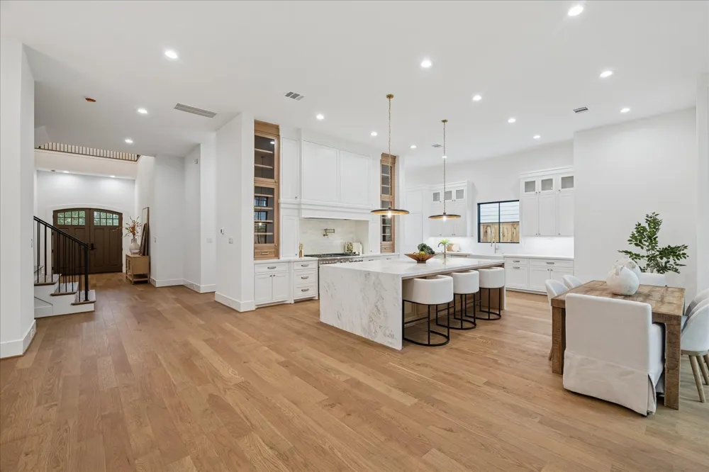 867 W 42nd Street Houston, TX 77018
