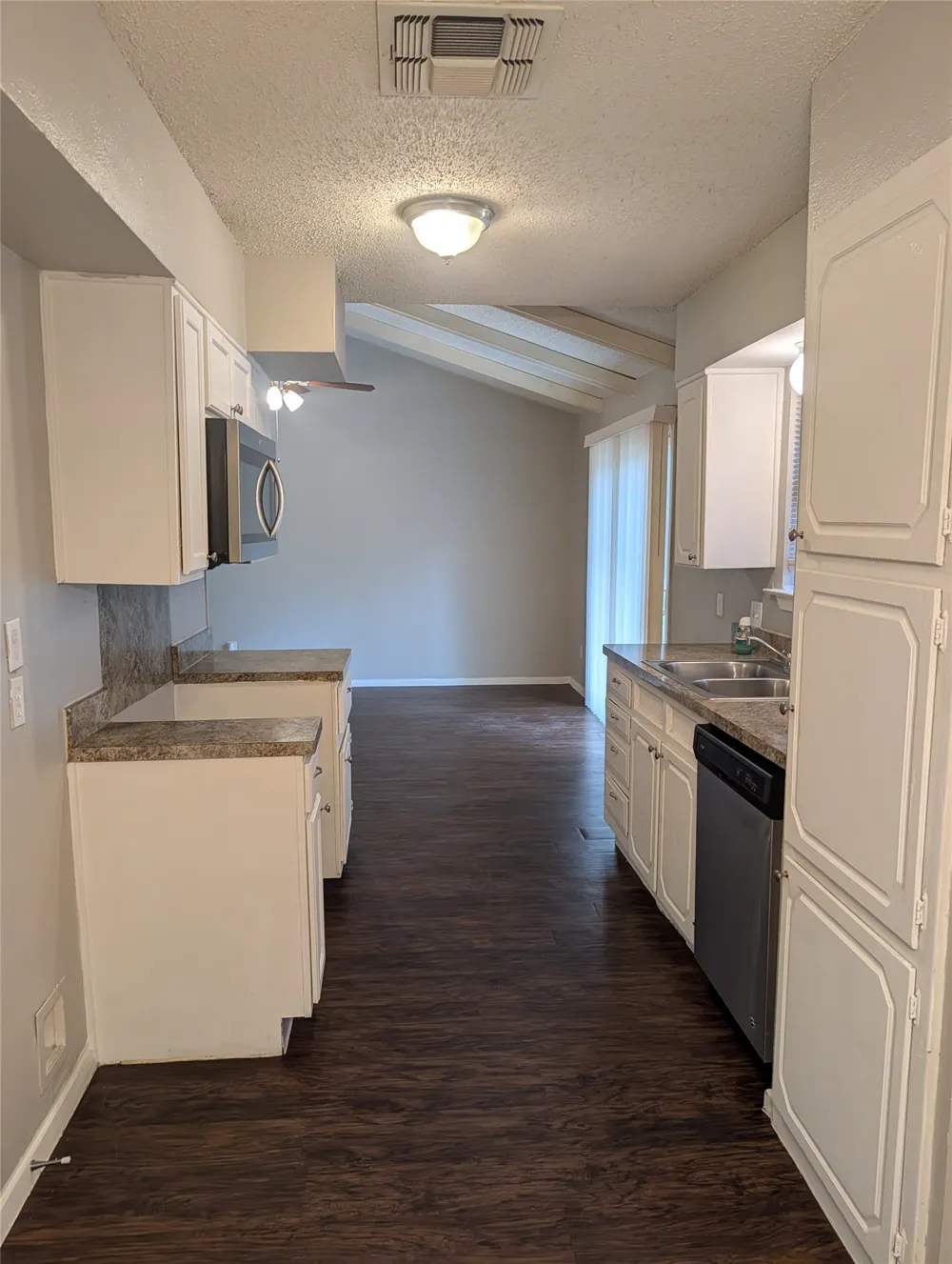 633 Christie Court Everman, TX 76140