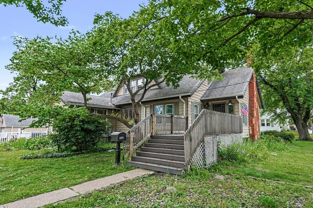 2211 Morton Avenue St. Joseph, MI 49085