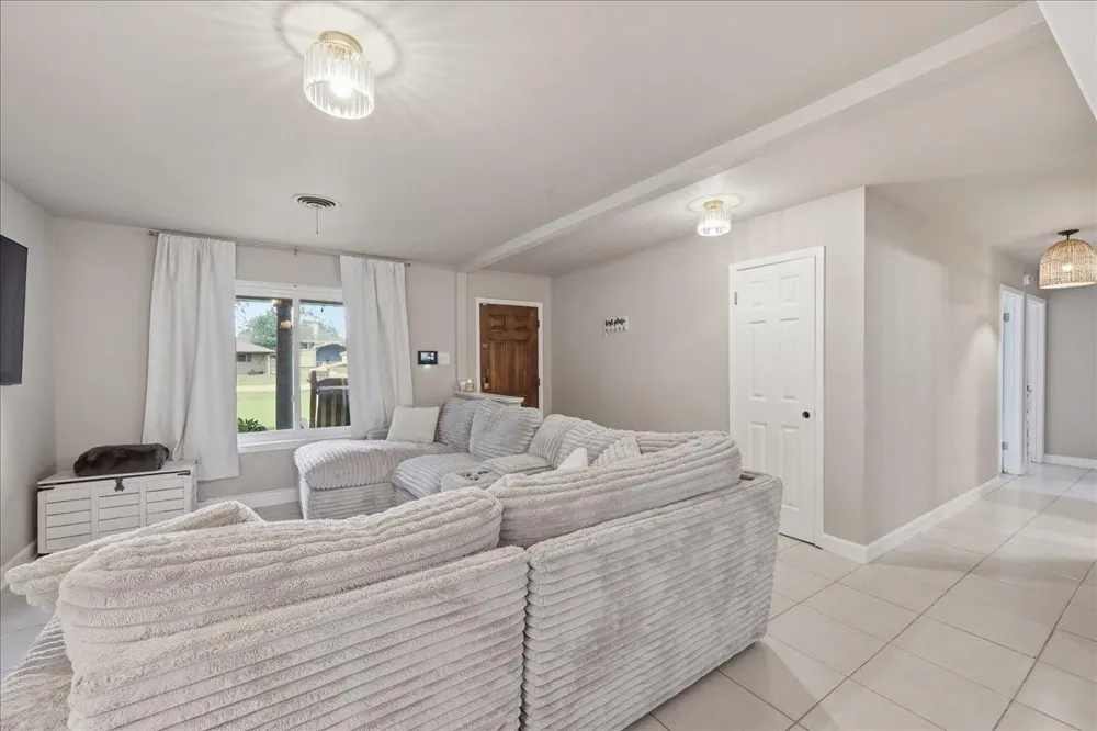 7845 Laurie Lane Lumberton, TX 77657