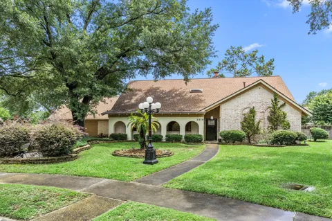 2210 S Memorial Court