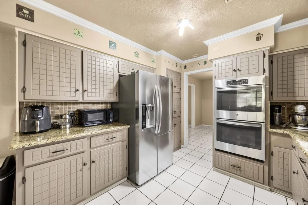 2210 S Memorial Court Pasadena, TX 77502
