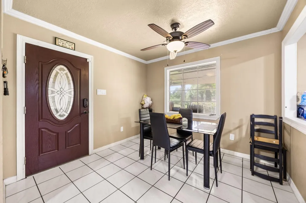 2210 S Memorial Court Pasadena, TX 77502