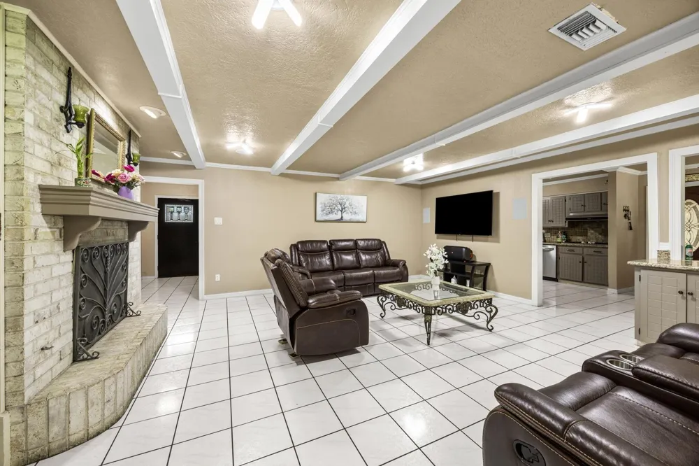 2210 S Memorial Court Pasadena, TX 77502