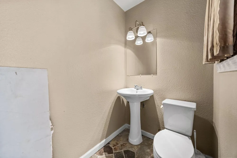 2210 S Memorial Court Pasadena, TX 77502