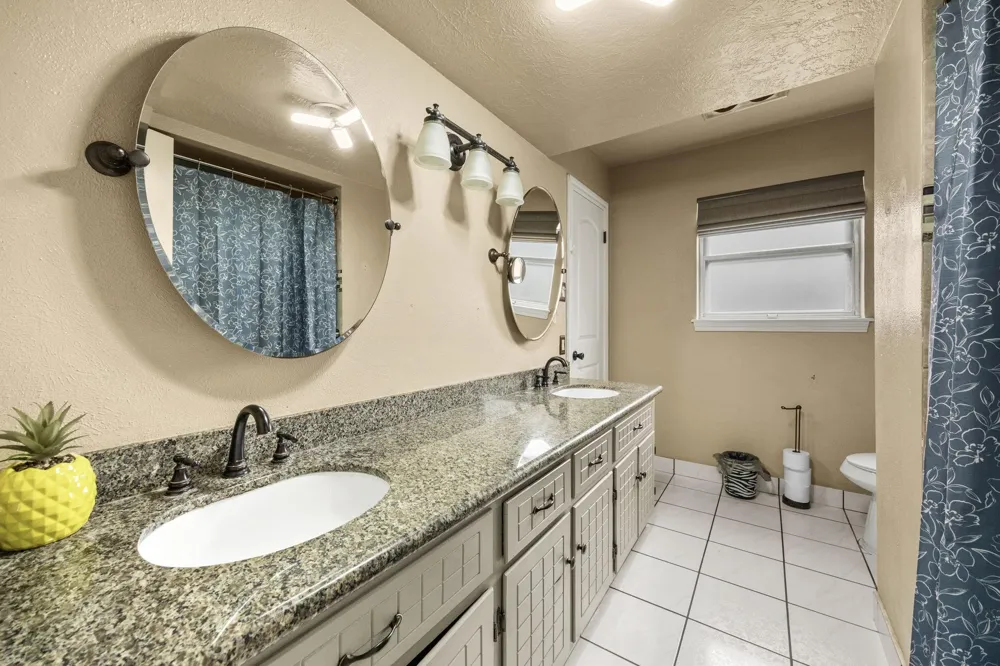 2210 S Memorial Court Pasadena, TX 77502