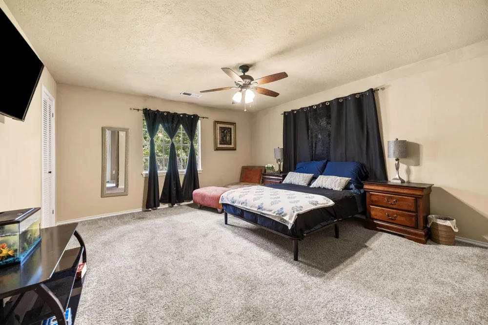 2210 S Memorial Court Pasadena, TX 77502