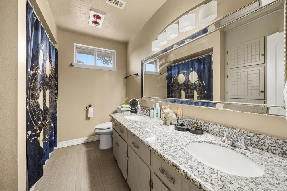 2210 S Memorial Court Pasadena, TX 77502