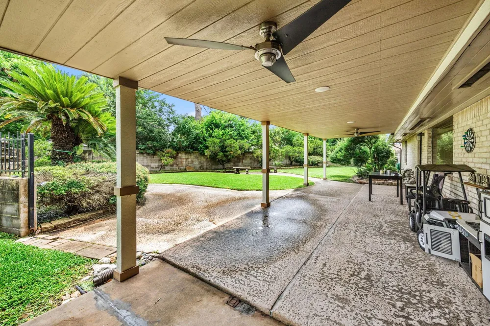 2210 S Memorial Court Pasadena, TX 77502