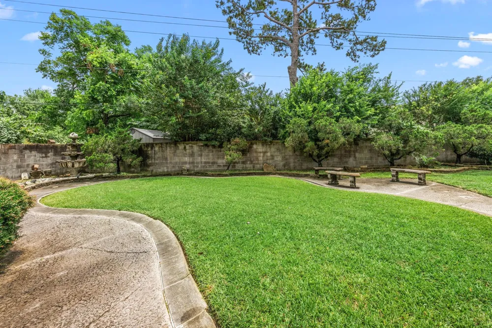 2210 S Memorial Court Pasadena, TX 77502