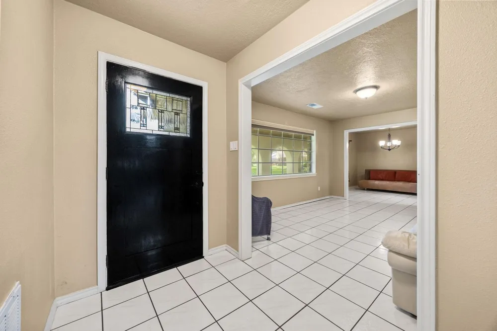 2210 S Memorial Court Pasadena, TX 77502