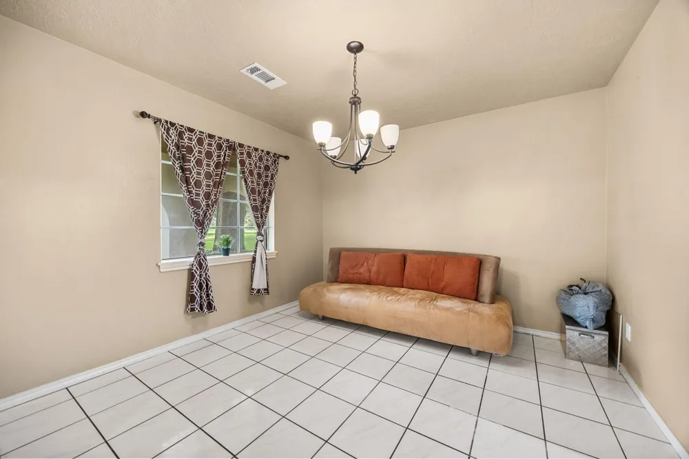 2210 S Memorial Court Pasadena, TX 77502