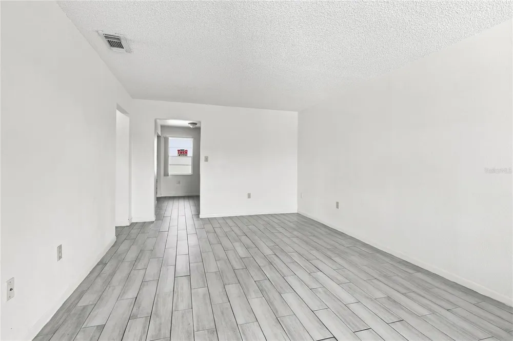 101 LAKE HUNTER DRIVE #11 Lakeland, FL 33803