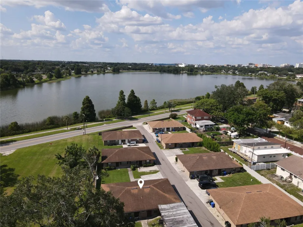 101 LAKE HUNTER DRIVE #11 Lakeland, FL 33803