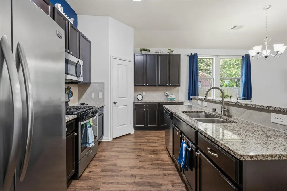 415 Cherry Valley Drive Huffman, TX 77336