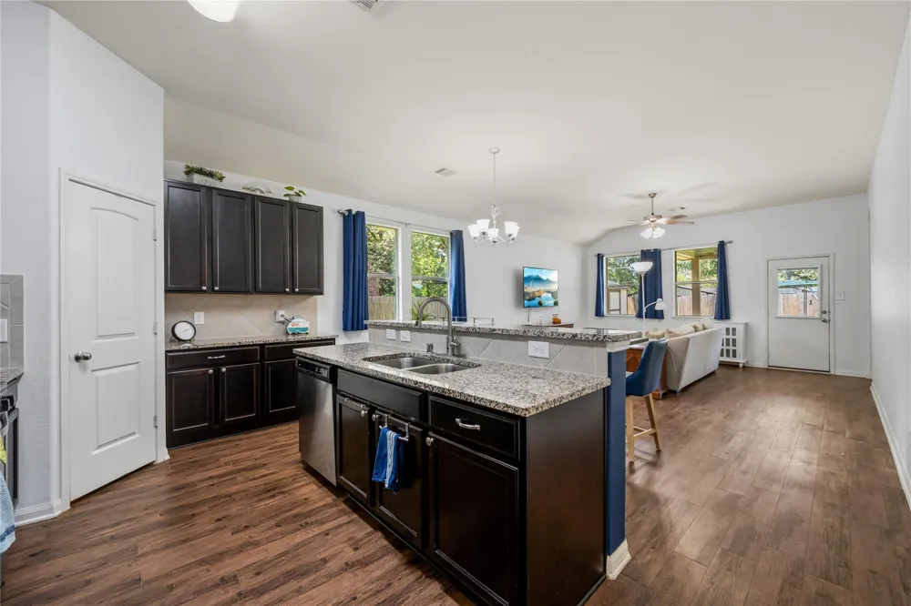 415 Cherry Valley Drive Huffman, TX 77336