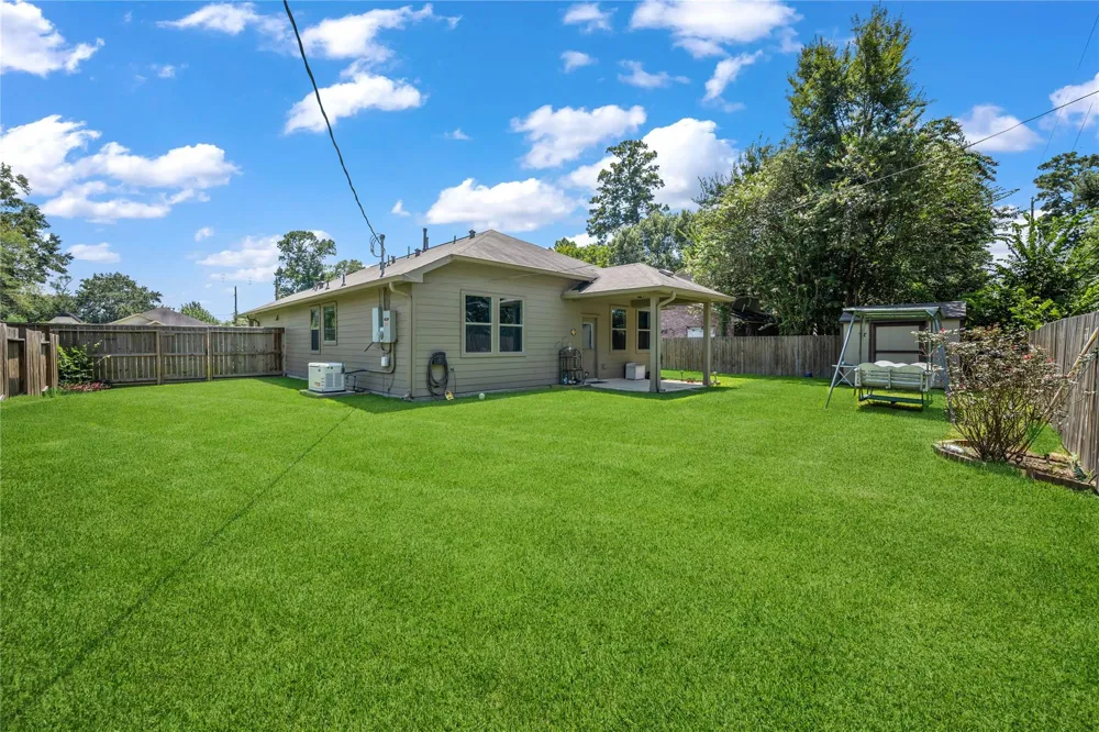 415 Cherry Valley Drive Huffman, TX 77336