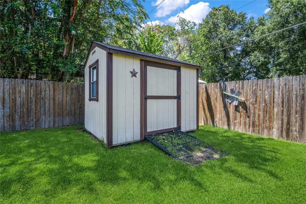 415 Cherry Valley Drive Huffman, TX 77336