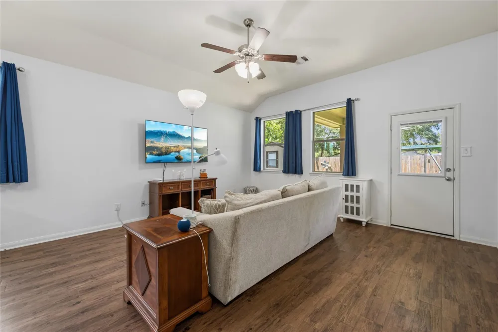 415 Cherry Valley Drive Huffman, TX 77336