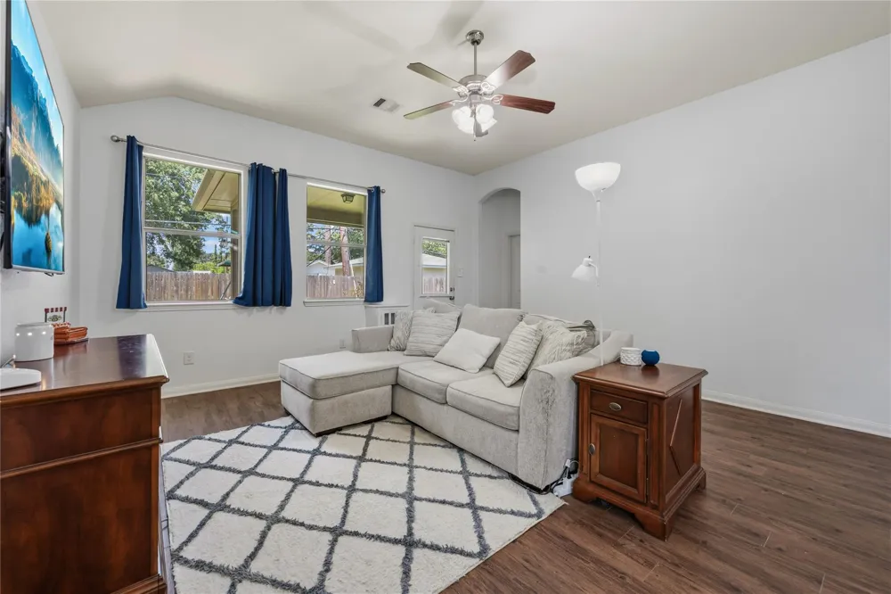 415 Cherry Valley Drive Huffman, TX 77336