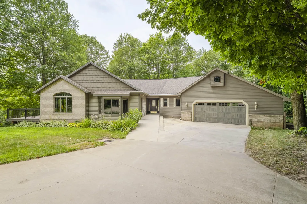 8047 Kraft Avenue SE Caledonia, MI 49316