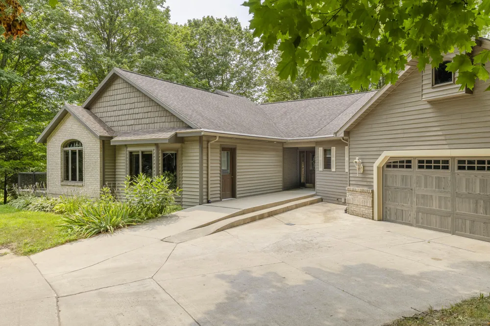 8047 Kraft Avenue SE Caledonia, MI 49316
