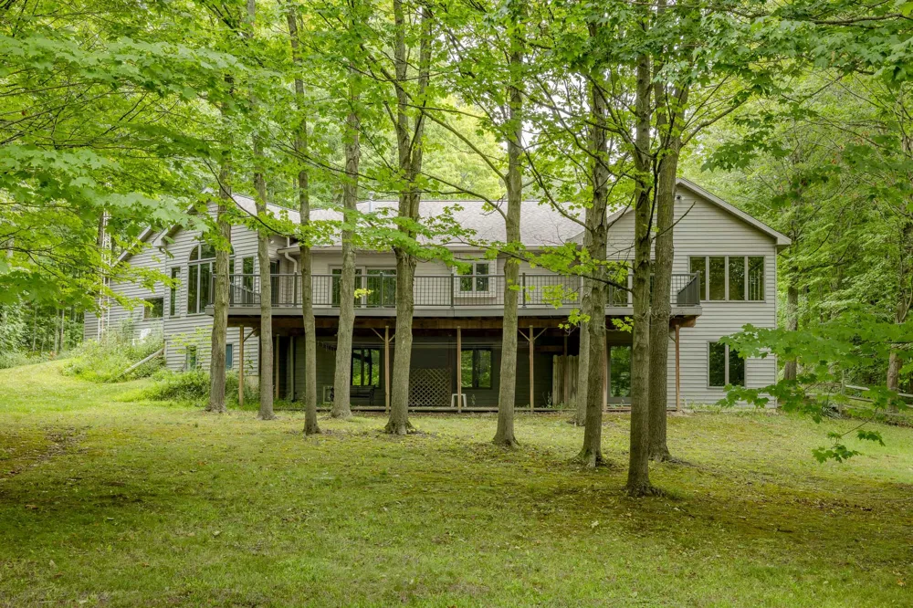 8047 Kraft Avenue SE Caledonia, MI 49316