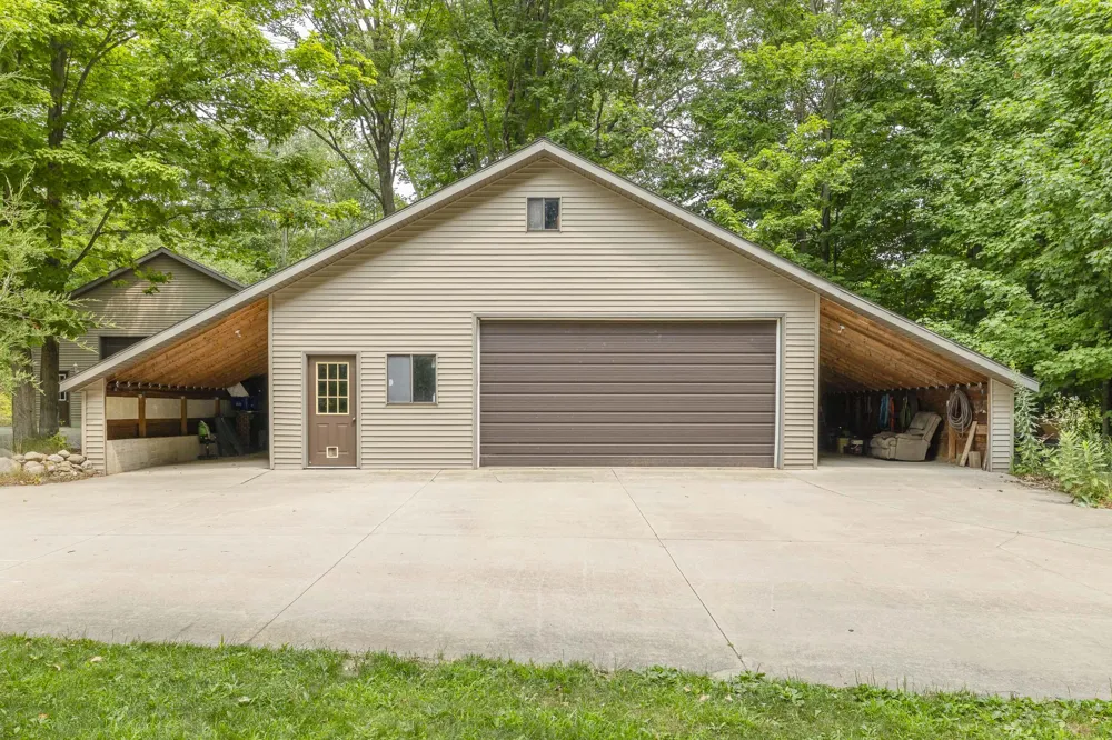 8047 Kraft Avenue SE Caledonia, MI 49316