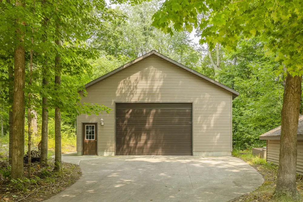 8047 Kraft Avenue SE Caledonia, MI 49316