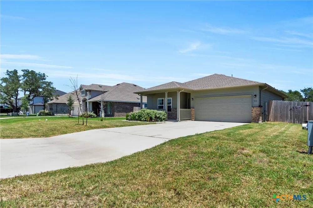 513 Lucky Ave Bertram, TX 78605