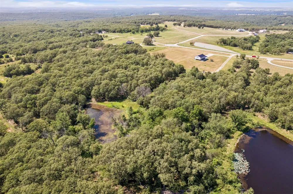 557 High Point Lane Skiatook, OK 74070
