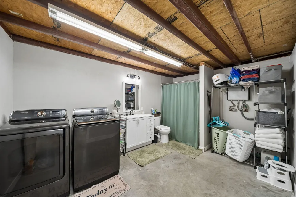 557 High Point Lane Skiatook, OK 74070
