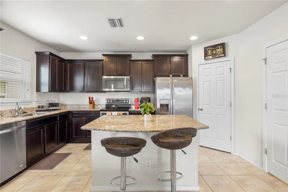 9335 AMERICAN HICKORY LANE Riverview, FL 33578
