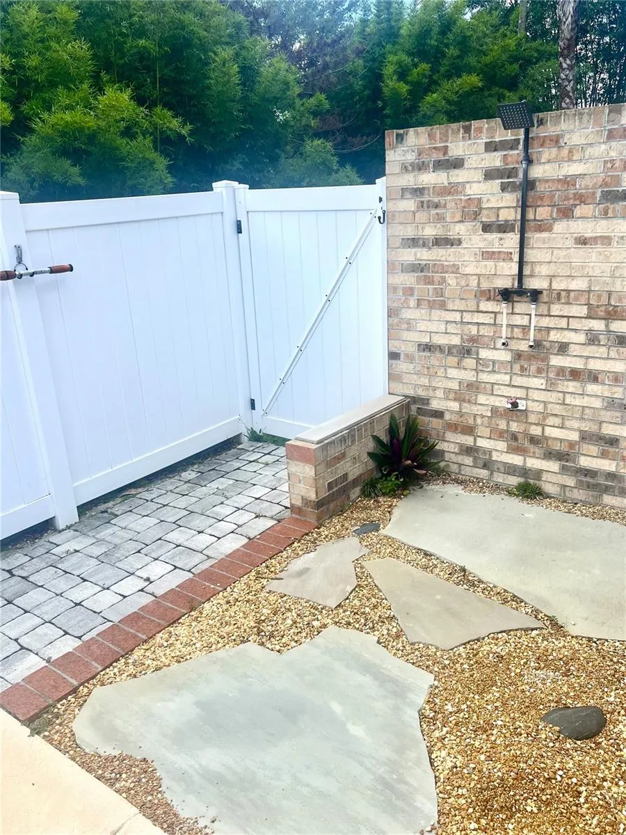 1 HARRIS CIRCLE Edgewater, FL 32141