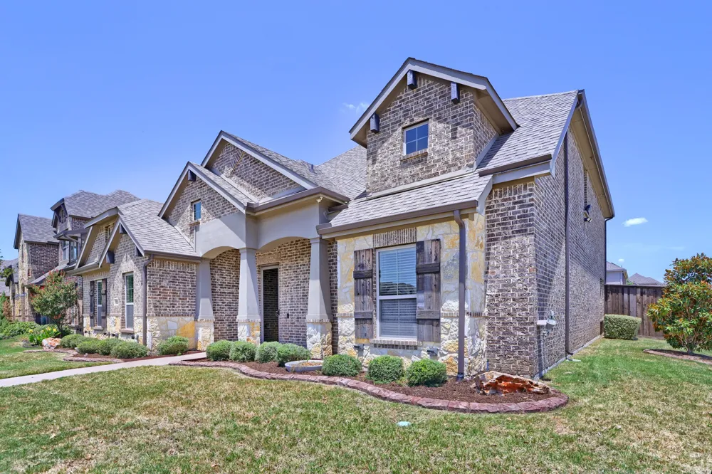 123 White Oak Lane Red Oak, TX 75154