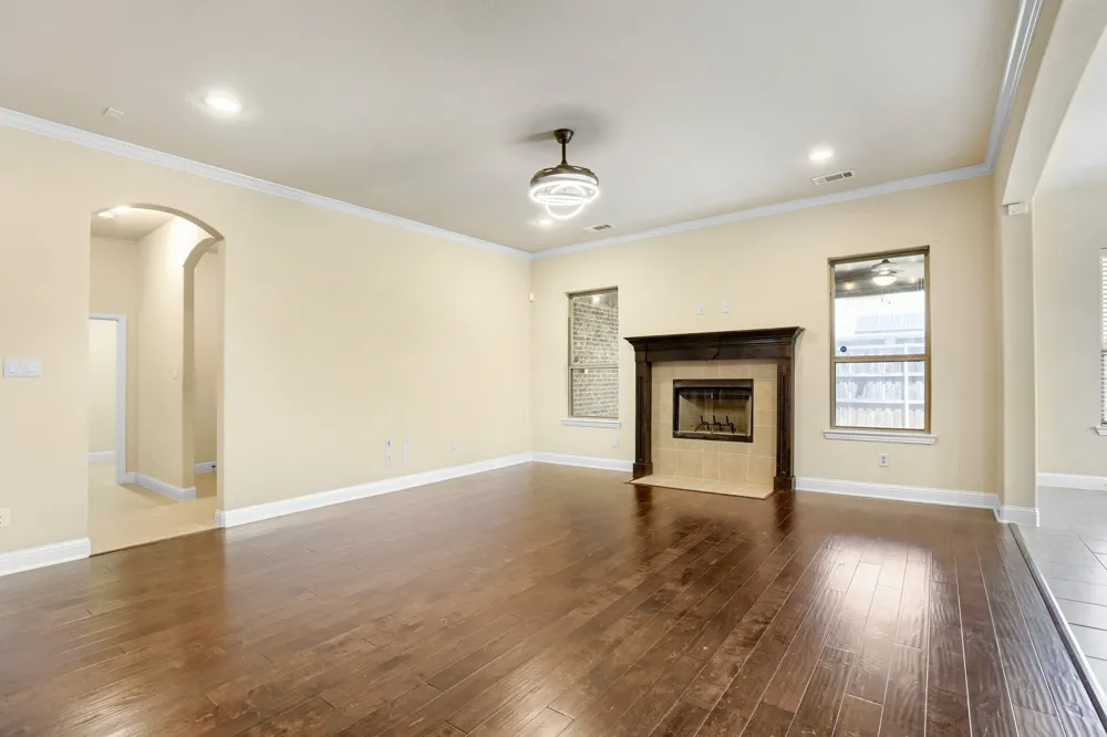 123 White Oak Lane Red Oak, TX 75154