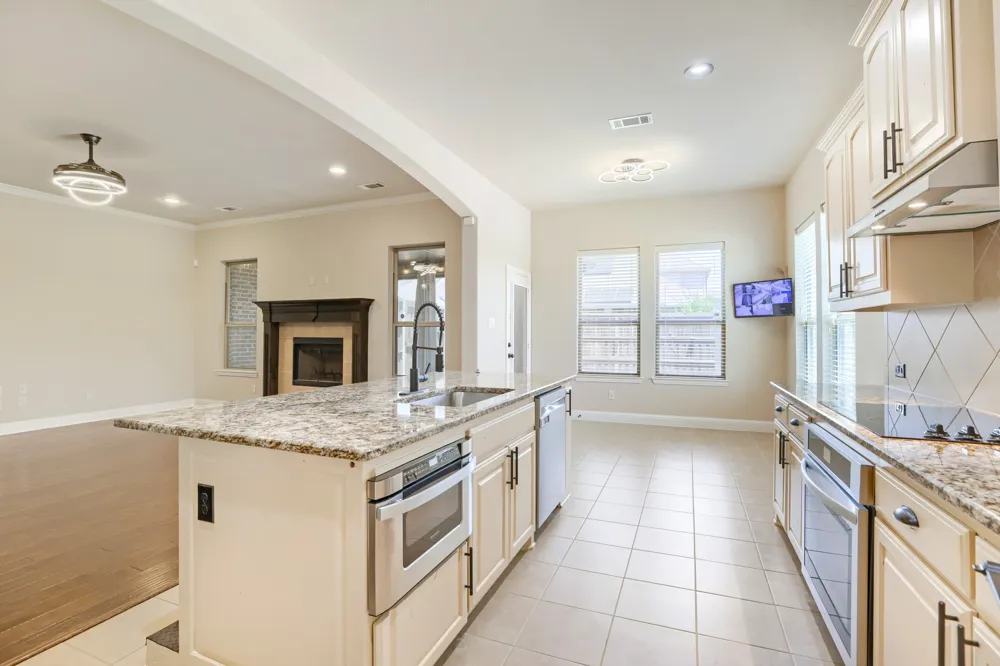 123 White Oak Lane Red Oak, TX 75154
