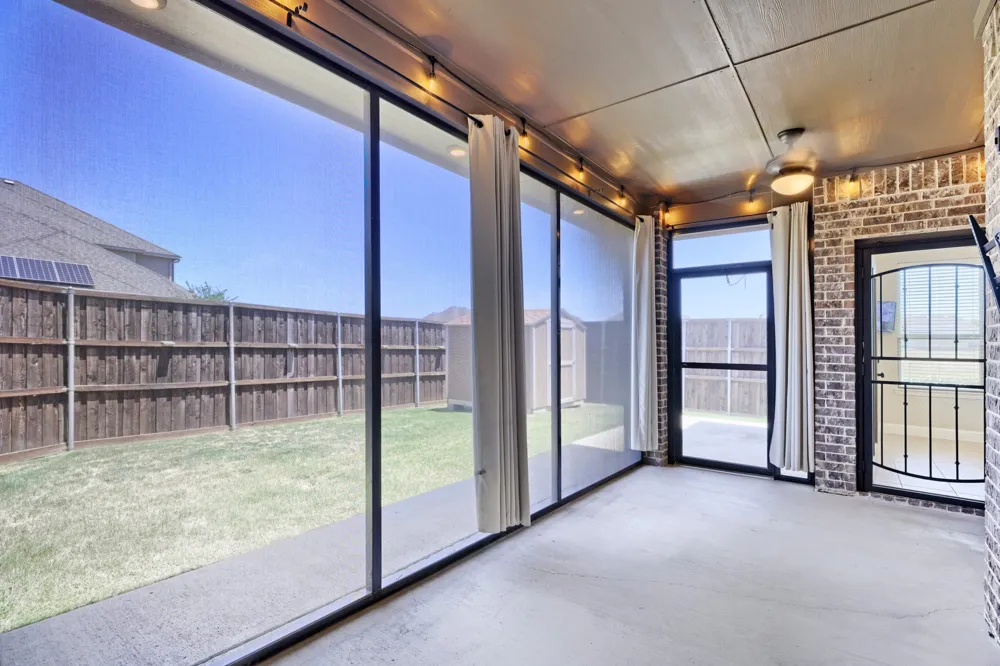 123 White Oak Lane Red Oak, TX 75154