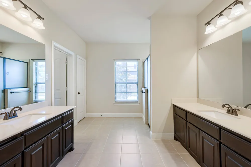 123 White Oak Lane Red Oak, TX 75154
