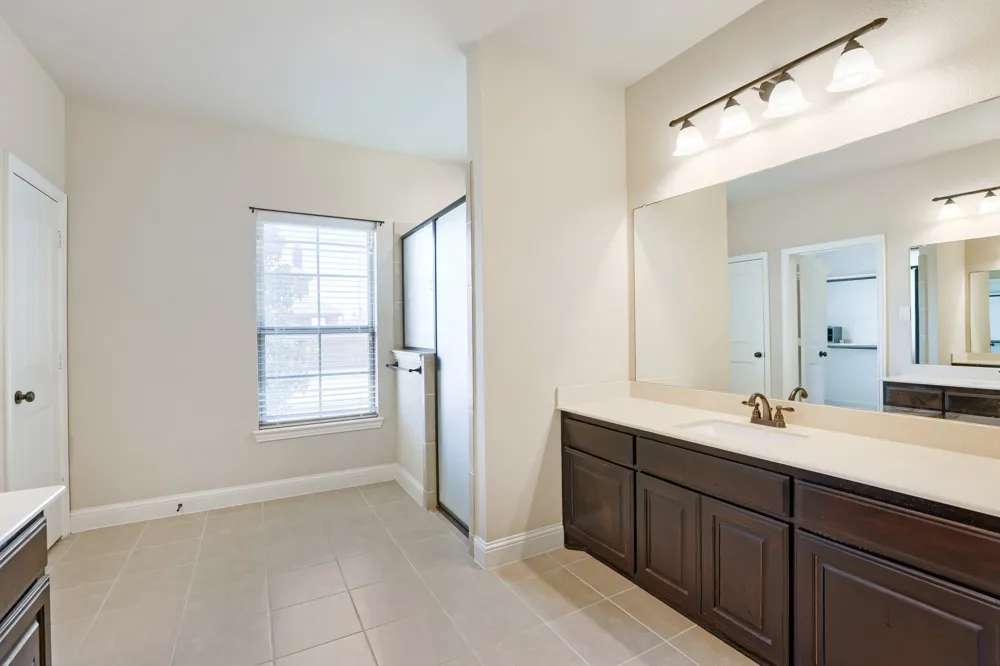 123 White Oak Lane Red Oak, TX 75154