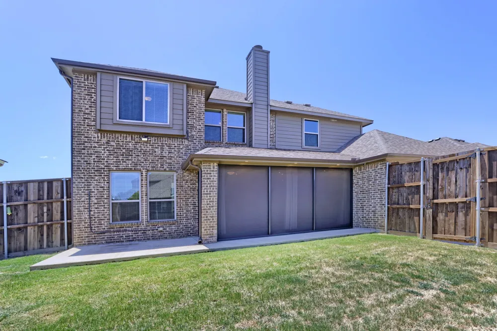 123 White Oak Lane Red Oak, TX 75154