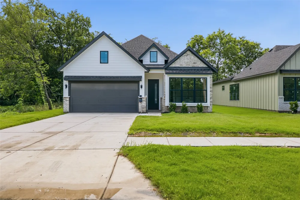 307 E Locust Street Leonard, TX 75452